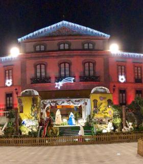 La fachada del Ayuntamiento de La Orotava luce espectacular con la nueva iluminación nocturna · foto 1