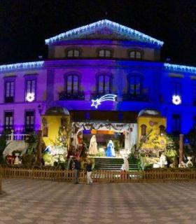 La fachada del Ayuntamiento de La Orotava luce espectacular con la nueva iluminación nocturna · foto 2