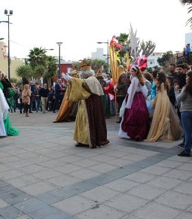 Los Reyes Magos llenan de alegría y regalos las casas de Granadilla de Abona · foto 3
