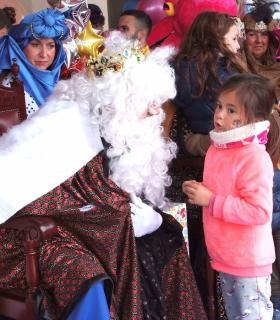 Sus Majestades los Reyes Magos llenaron de ilusión a La Esperanza · foto 1