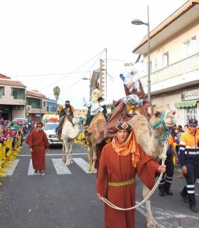 Sus Majestades los Reyes Magos llenaron de ilusión a La Esperanza · foto 2