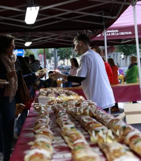 El roscón de Reyes superó las expectativas, alcanzando los 310 metros y 700 kilos · foto 6