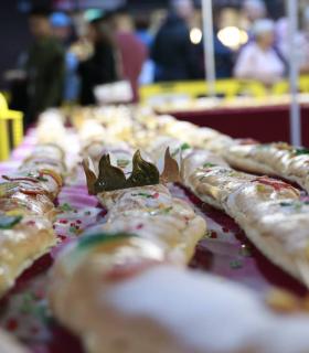 El roscón de Reyes superó las expectativas, alcanzando los 310 metros y 700 kilos · foto 1