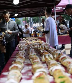 El roscón de Reyes superó las expectativas, alcanzando los 310 metros y 700 kilos · foto 7