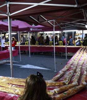 El roscón de Reyes superó las expectativas, alcanzando los 310 metros y 700 kilos · foto 2