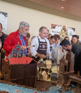 Adeje: rotura Belén solidario de chocolate · foto 1