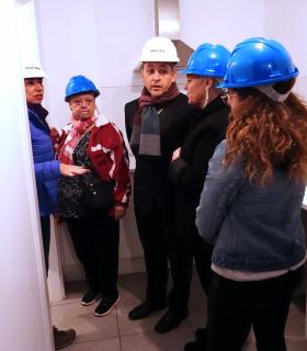 Los vecinos de La Candelaria visitan el piso piloto de las 115 viviendas de reposición · foto 1