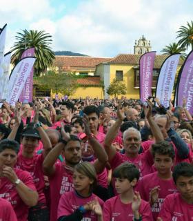 San Cristóbal de La Laguna: la ‘Marea Rosa’ de la XI Carrera Solidaria de la Mujer congregó a unos 2.500 participantes · foto 1
