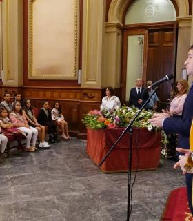 El alcalde recibe en el Ayuntamiento a las 45 aspirantes a reinas del Carnaval de Santa Cruz de Tenerife · foto 1
