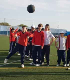El Colegio Santo Domingo realiza unas miniolimpiadas solidarias en el Estadio de Fútbol de Tasagaya · foto 1