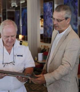 La Gomera recibe a más de tres mil cruceristas a bordo del nuevo Mein Schiff 2 · foto 2