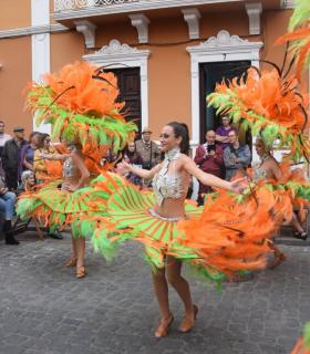 Las calles de Gáldar vibraron con la más rítmica y colorida Cabalgata del carnaval · foto 15