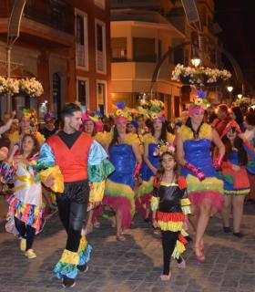 Las calles de Gáldar vibraron con la más rítmica y colorida Cabalgata del carnaval · foto 1