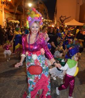 Las calles de Gáldar vibraron con la más rítmica y colorida Cabalgata del carnaval · foto 11