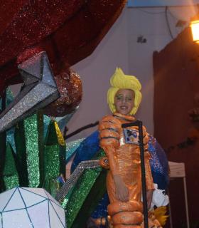 Las calles de Gáldar vibraron con la más rítmica y colorida Cabalgata del carnaval · foto 21