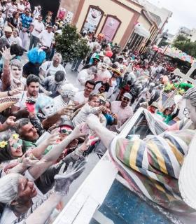La Gran Polvacera tiñe de multicolor a Los Llanos de Aridane · foto 3