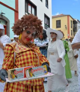 Los Indianos toman Santa Cruz de La Palma en el lunes grande del Carnaval de Canarias · foto 3