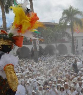 Los Indianos toman Santa Cruz de La Palma en el lunes grande del Carnaval de Canarias · foto 18