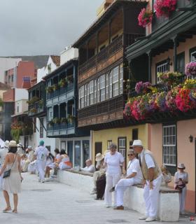 Los Indianos toman Santa Cruz de La Palma en el lunes grande del Carnaval de Canarias · foto 17