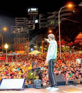 El Carnaval de Santa Cruz de Tenerife desborda sus previsiones con una Piñata multitudinaria · foto 3