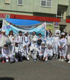 El Carnaval de Santa María de Guía arrancó hoy con más de 800 personas inundando las calles de color, ritmo y fantasía en la Gran Cabalgata Escolar · foto 4