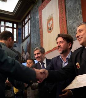 Fernando Clavijo sostiene que la Protección Civil en Canarias ha madurado como instrumento técnico y participativo en materia de seguridad pública · foto 1