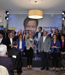 Francis González acude a las elecciones municipales en Icod con una lista de 45 personas que presentó anoche arropado por multitud de militantes​ · foto 1