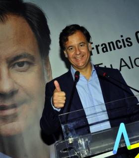 Francis González acude a las elecciones municipales en Icod con una lista de 45 personas que presentó anoche arropado por multitud de militantes​ · foto 2