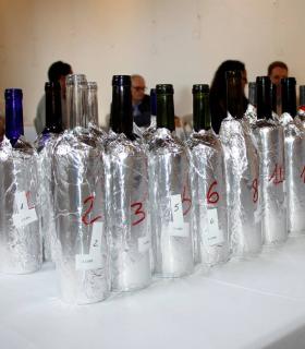La Fundación Alhóndiga de Tacoronte promocionará los vinos ganadores de sus premios en los medios de comunicación · foto 1