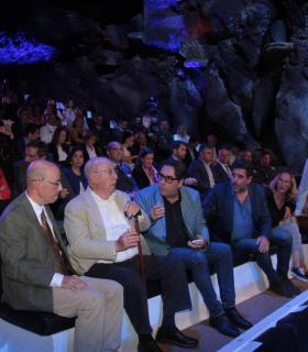 Una gala con la voz e imágenes de Manrique, el recuerdo de familia y amigos y músicas reivindican la pervivencia del espíritu del artista · foto 5