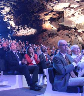 Una gala con la voz e imágenes de Manrique, el recuerdo de familia y amigos y músicas reivindican la pervivencia del espíritu del artista · foto 24