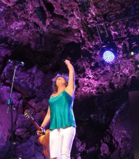 Una gala con la voz e imágenes de Manrique, el recuerdo de familia y amigos y músicas reivindican la pervivencia del espíritu del artista · foto 21