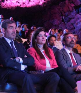 Una gala con la voz e imágenes de Manrique, el recuerdo de familia y amigos y músicas reivindican la pervivencia del espíritu del artista · foto 17