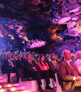 Una gala con la voz e imágenes de Manrique, el recuerdo de familia y amigos y músicas reivindican la pervivencia del espíritu del artista · foto 18