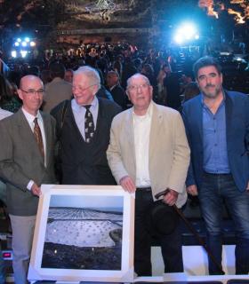 Una gala con la voz e imágenes de Manrique, el recuerdo de familia y amigos y músicas reivindican la pervivencia del espíritu del artista · foto 25