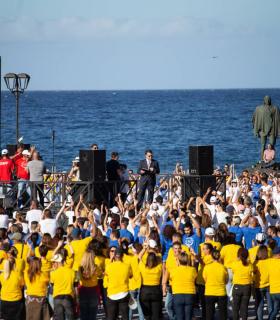 Cubaneando por Candelaria logra el Récord Guinness Mundial en Rueda de Casino · foto 1