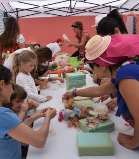 Gáldar  La Fiesta de la Lana en Caideros celebró este jueves su XXV aniversario festejando el Día de Canarias con un homenaje a sus tradiciones más arraigadas, reconociendo la labor de los pastores que siguen practicando la trashumancia y, de forma e · foto 4
