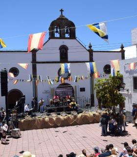 Gáldar  La Fiesta de la Lana en Caideros celebró este jueves su XXV aniversario festejando el Día de Canarias con un homenaje a sus tradiciones más arraigadas, reconociendo la labor de los pastores que siguen practicando la trashumancia y, de forma e · foto 11