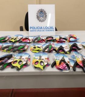 La Policía Local de Santa Cruz de Tenerife retira casi un centenar de artículos para cortar el rabo a las mascotas · foto 2