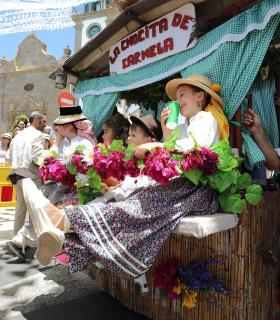 Granadilla de Abona: La romería en honor a San Antonio de Padua vistió de tradición las calles de la Villa histórica · foto 8
