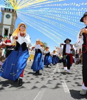 Granadilla de Abona: La romería en honor a San Antonio de Padua vistió de tradición las calles de la Villa histórica · foto 2