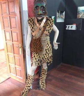 El CSC La Tegala acoge una exposición sobre los 25 años de tradición de los Diablos en Haría · foto 2
