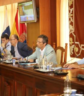 Pedro San Ginés: No cabe mayor honor que presidir el Gobierno de la isla que a uno le ha visto nacer y ahora me corresponde dar las gracias a todos los ciudadanos y ciudadanas, por esta extraordinaria oportunidad que me ha dado la vid · foto 4