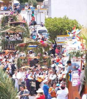 El Paseo Romero de Llano del Moro, cita ineludible de las fiestas de la Exaltación de la Santa Cruz y el Santo Hermano Pedro · foto 4