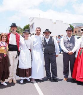 El Paseo Romero de Llano del Moro, cita ineludible de las fiestas de la Exaltación de la Santa Cruz y el Santo Hermano Pedro · foto 2