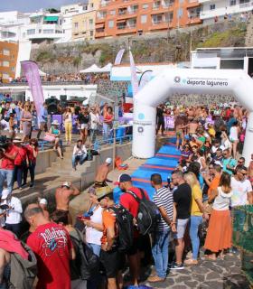 Nadia Martín y José Carlos Báez vencen en la Travesía a Nado Bajamar – Punta del Hidalgo · foto 4