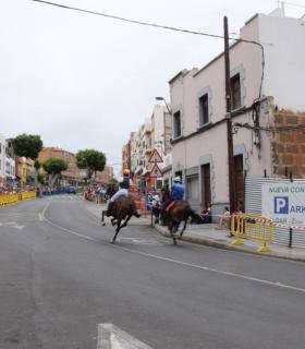 Cerca de 3.000 personas disfrutan en Gáldar de la Carrera de Caballos en honor a Santiago · foto 10