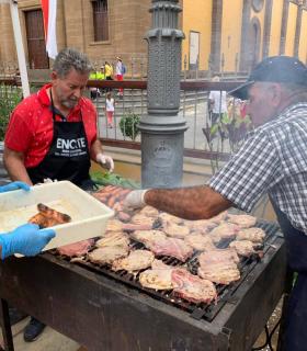 Gáldar disfrutó de la festividad de su copatrona Santa Ana con música, juegos infantiles y comida vecinal · foto 6