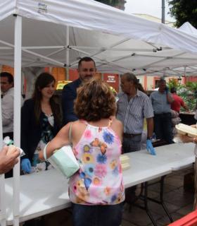 Gáldar disfrutó de la festividad de su copatrona Santa Ana con música, juegos infantiles y comida vecinal · foto 3