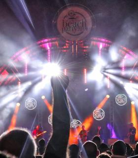 Antigua: La Beach Party 2019 ofreció un maratón de conciertos a unas 8.000 personas este fin de semana. · foto 3